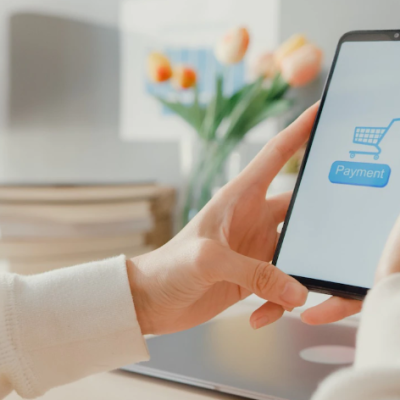 Közel 5,4 millió online vásárló hazánkban