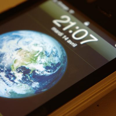 Áttörés a mobilnet használatban: a magyar internetezők fele zsebében tartja a világhálót